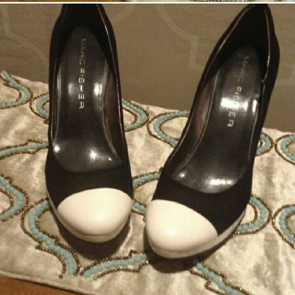 Gorgeous black and white pumps